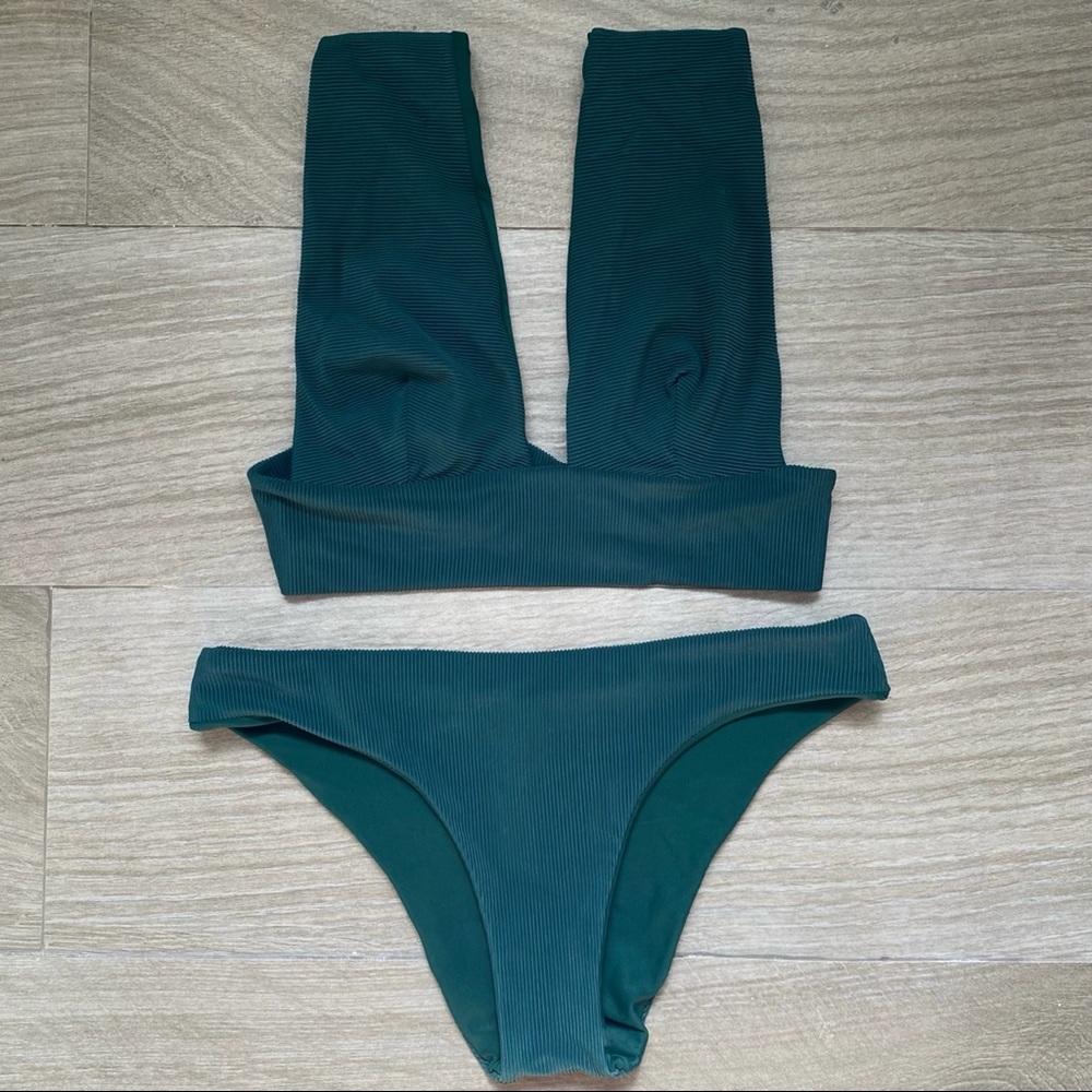 Maheli Heli Ribbed Emerald Set